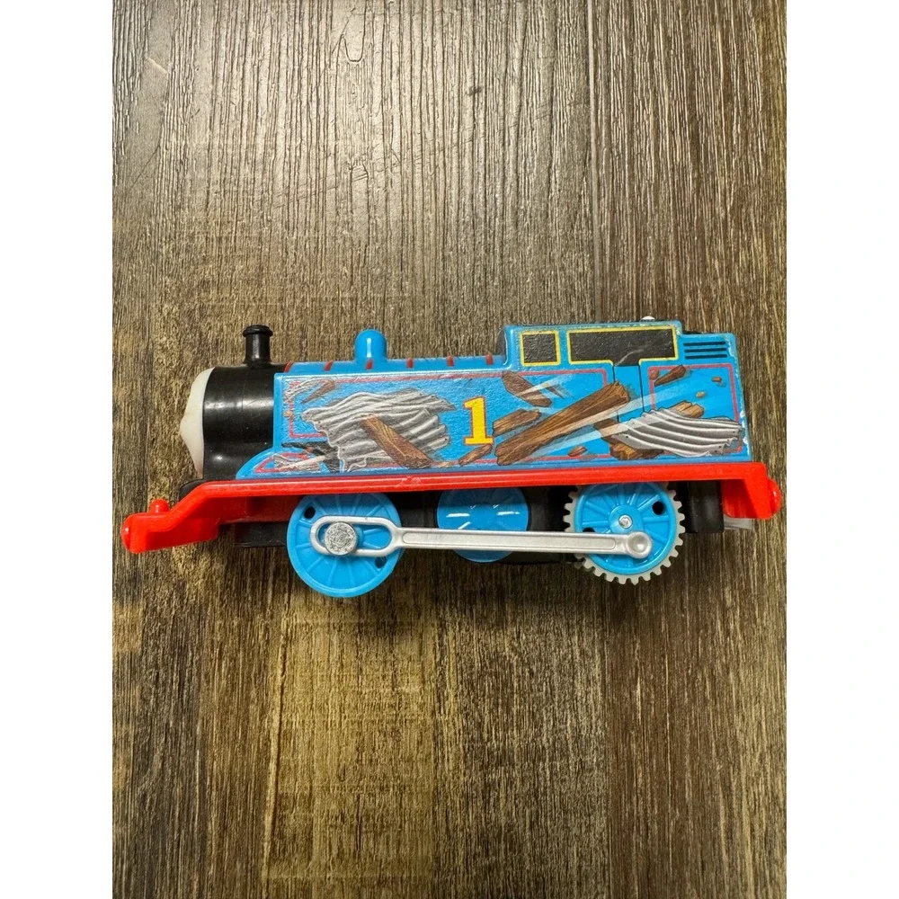 Thomas & Friends TrackMaster Motorized Thomas Muddy Scraped Engine BML06 2013
